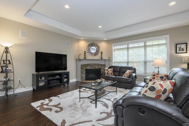 W175N5262 Highridge DRIVE, Menomonee Falls, WI 53051