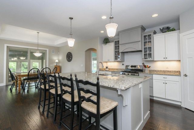 W175N5262 Highridge DRIVE, Menomonee Falls, WI 53051
