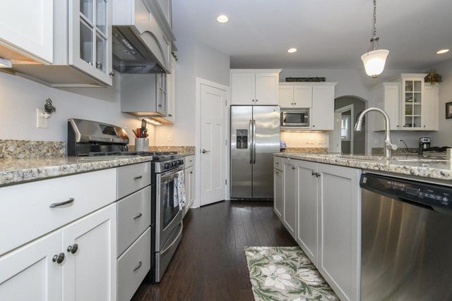 W175N5262 Highridge DRIVE, Menomonee Falls, WI 53051