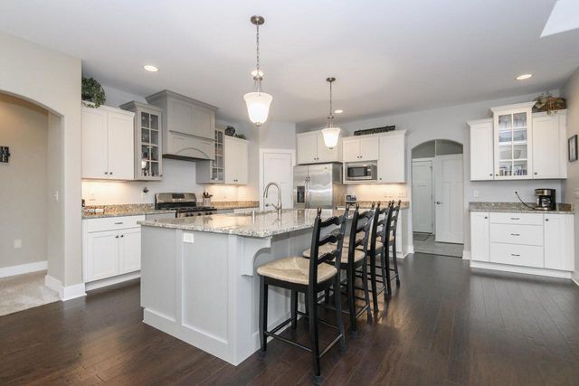 W175N5262 Highridge DRIVE, Menomonee Falls, WI 53051