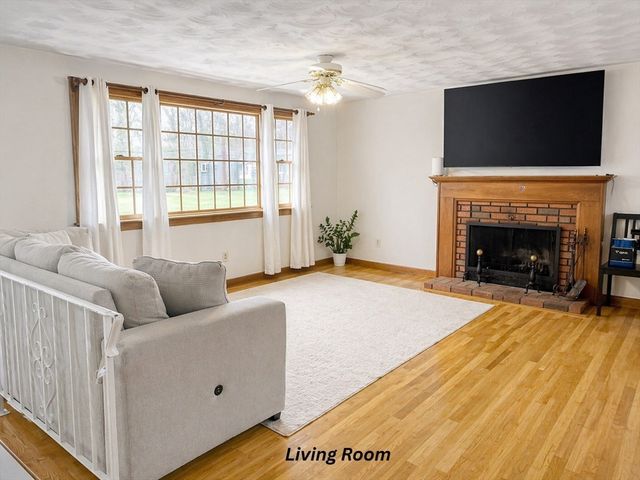 91 Loganberry Dr, Abington, MA 02351