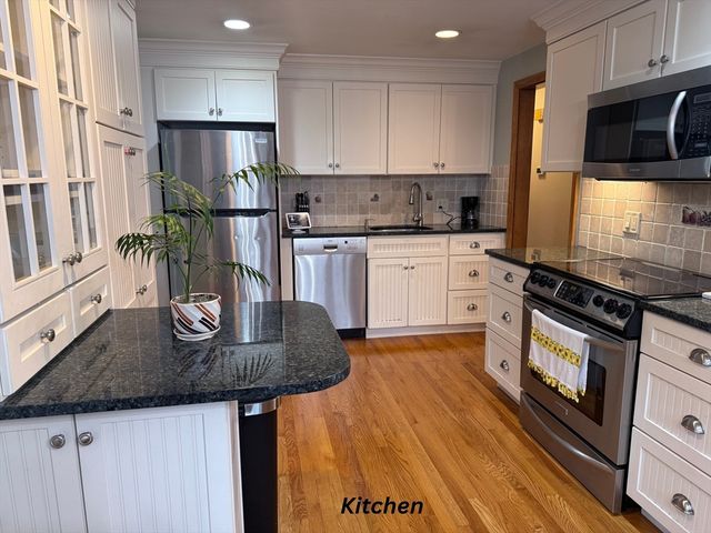 91 Loganberry Dr, Abington, MA 02351