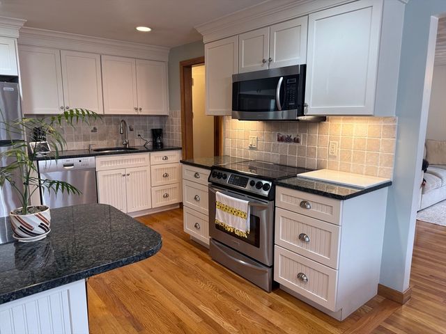 91 Loganberry Dr, Abington, MA 02351