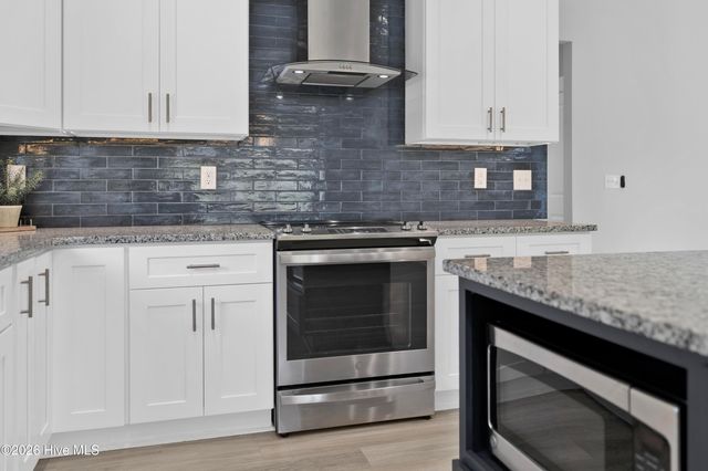 228 NE 38th Street, Oak Island, NC 28465