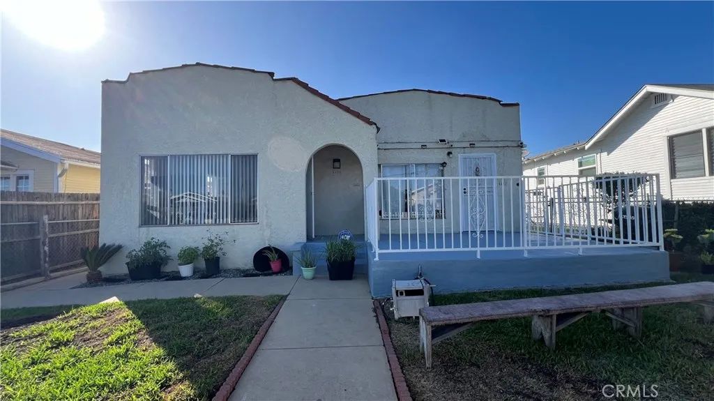 1127 Calzona, Los Angeles, CA 90023