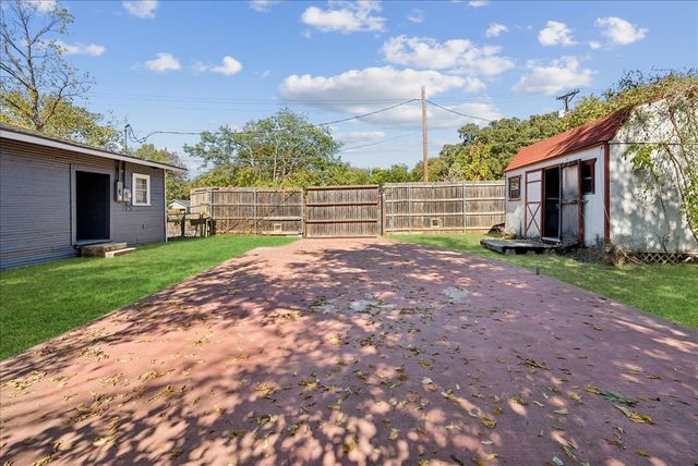 3001 Louise Street, Fort Worth, TX 76112