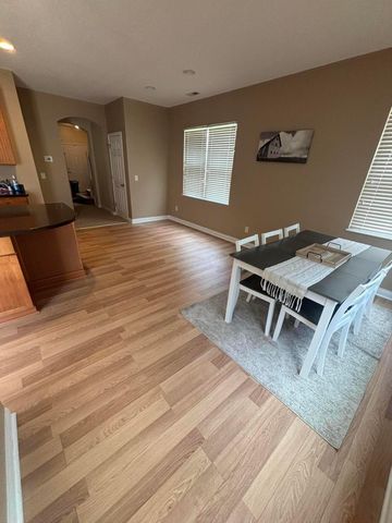 206 Lamplight Court, Delaware, OH 43015