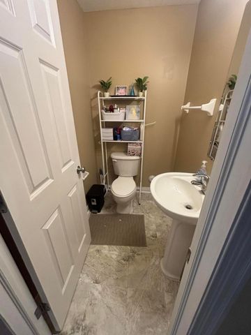 206 Lamplight Court, Delaware, OH 43015