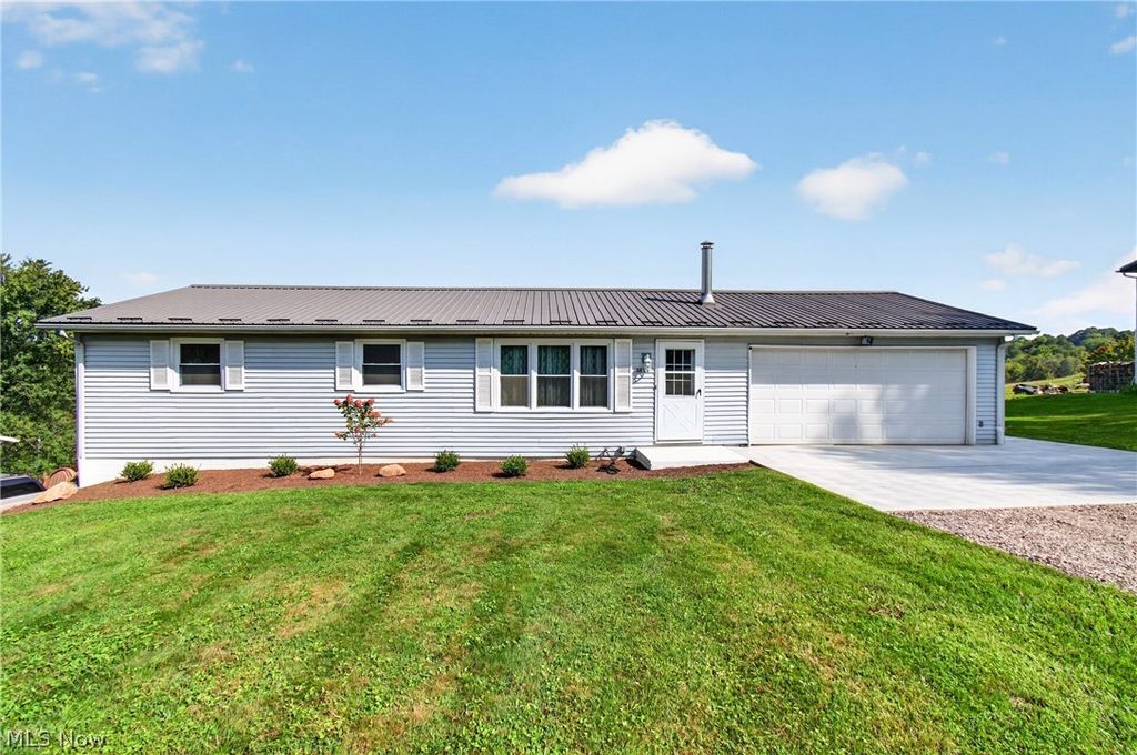 3865 Seeman Street SW, East Sparta, OH 44626