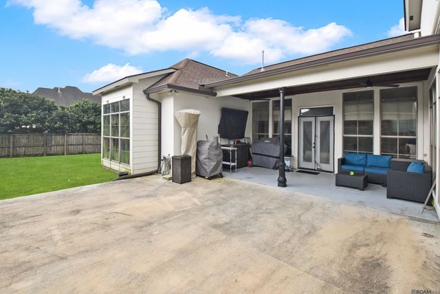 8925 Foxgate Dr, Baton Rouge, LA 70809