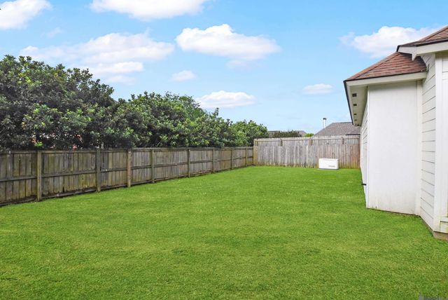 8925 Foxgate Dr, Baton Rouge, LA 70809
