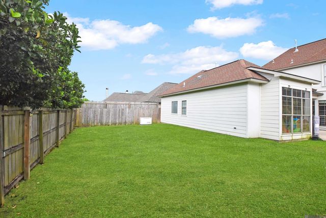 8925 Foxgate Dr, Baton Rouge, LA 70809