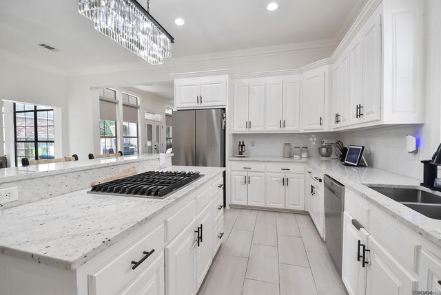 8925 Foxgate Dr, Baton Rouge, LA 70809