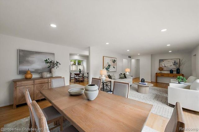 2985 Summervale Lane, Bloomfield Hills, MI 48301
