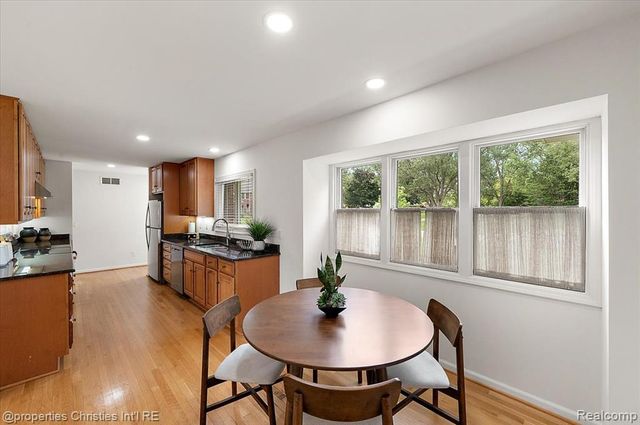 2985 Summervale Lane, Bloomfield Hills, MI 48301