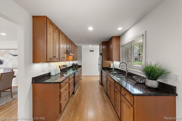 2985 Summervale Lane, Bloomfield Hills, MI 48301