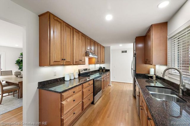 2985 Summervale Lane, Bloomfield Hills, MI 48301