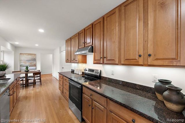 2985 Summervale Lane, Bloomfield Hills, MI 48301