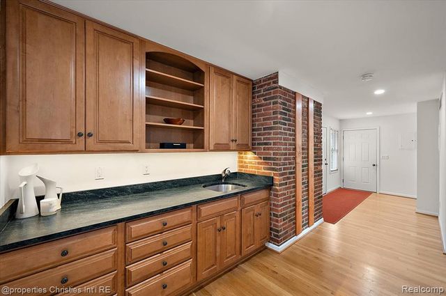 2985 Summervale Lane, Bloomfield Hills, MI 48301