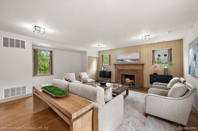 2985 Summervale Lane, Bloomfield Hills, MI 48301