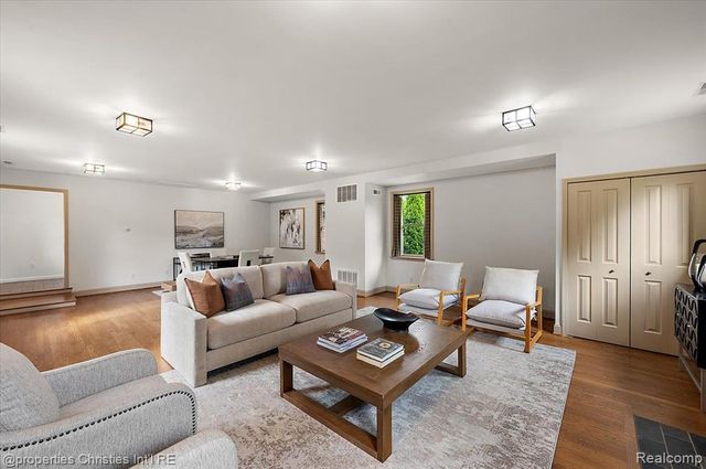 2985 Summervale Lane, Bloomfield Hills, MI 48301