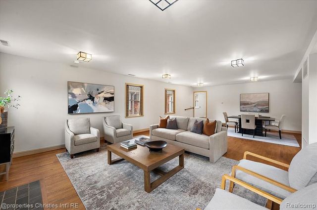 2985 Summervale Lane, Bloomfield Hills, MI 48301