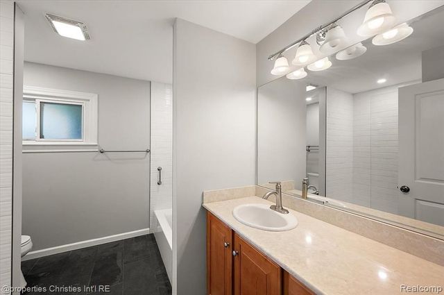 2985 Summervale Lane, Bloomfield Hills, MI 48301