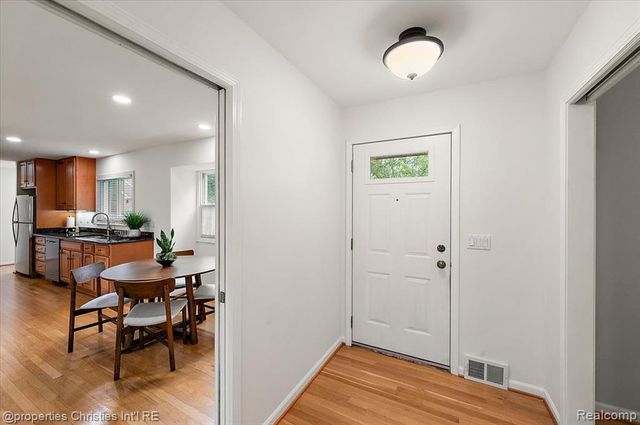 2985 Summervale Lane, Bloomfield Hills, MI 48301