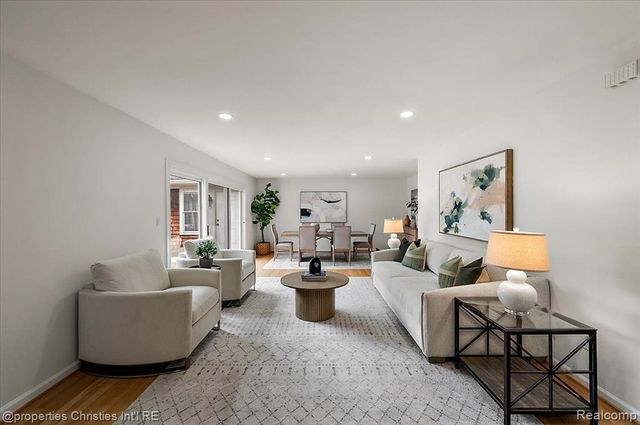 2985 Summervale Lane, Bloomfield Hills, MI 48301
