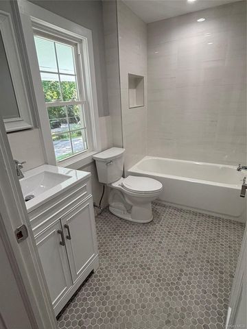 28 Wayaawi Avenue, Bayville, NY 11709