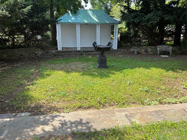28 Wayaawi Avenue, Bayville, NY 11709