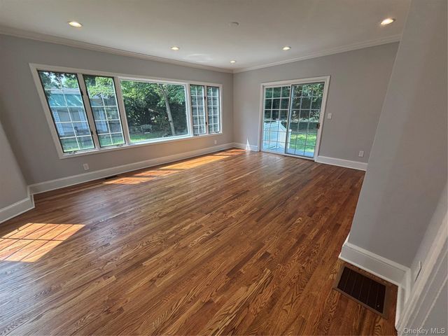 28 Wayaawi Avenue, Bayville, NY 11709