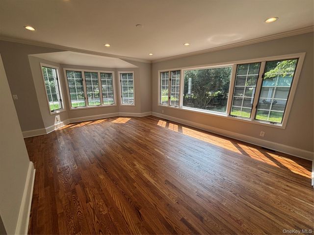 28 Wayaawi Avenue, Bayville, NY 11709