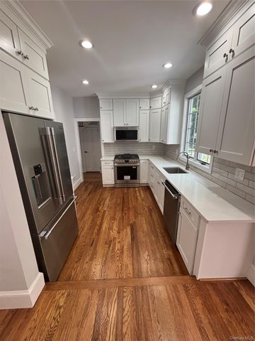 28 Wayaawi Avenue, Bayville, NY 11709