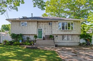402 Chelsea Avenue, West Babylon, NY 11704