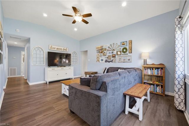 425 Beacon Hill CIR, Norfolk, VA 23502