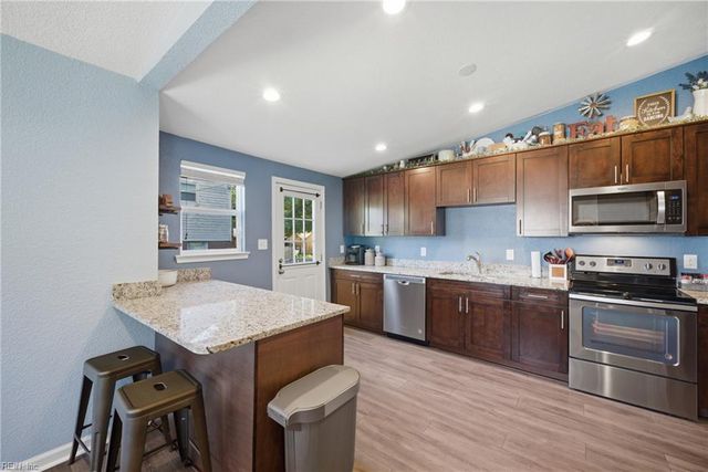 425 Beacon Hill CIR, Norfolk, VA 23502