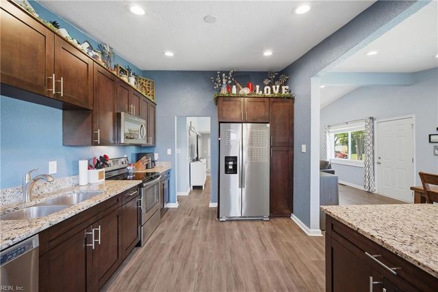 425 Beacon Hill CIR, Norfolk, VA 23502