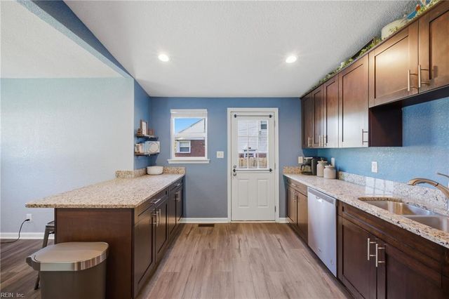 425 Beacon Hill CIR, Norfolk, VA 23502