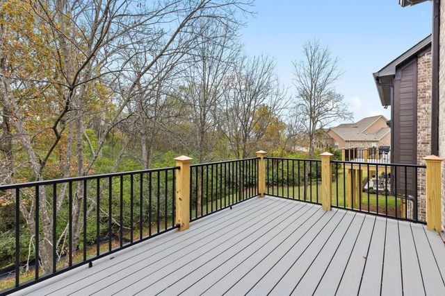 2048 Blackstone Drive, Hendersonville, TN 37075