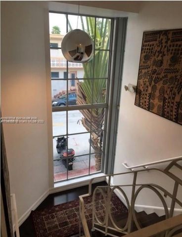 601 11th St 207, Miami Beach, FL 33139