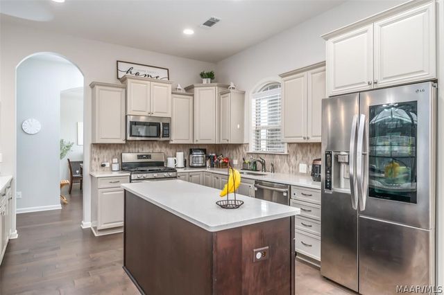 9290 CRESCENT LODGE Circle, Pike Road, AL 36064