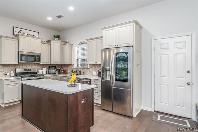 9290 CRESCENT LODGE Circle, Pike Road, AL 36064