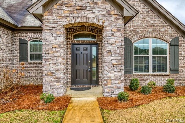 9290 CRESCENT LODGE Circle, Pike Road, AL 36064