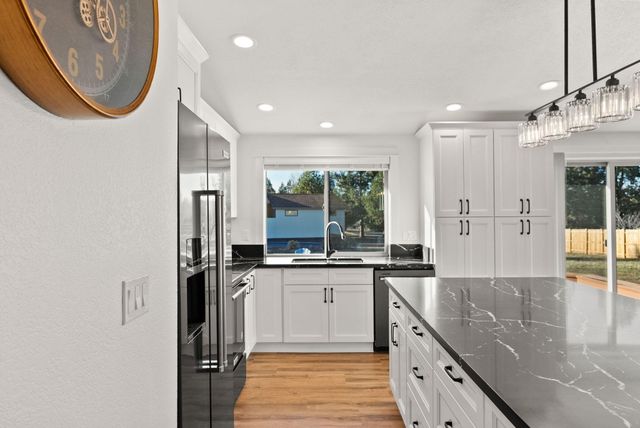 20985 Via Bonita Court, Bend, OR 97702