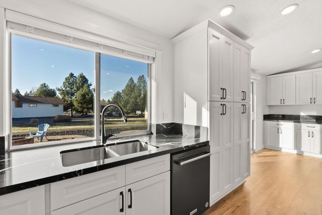 20985 Via Bonita Court, Bend, OR 97702