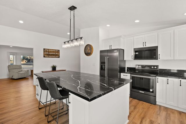 20985 Via Bonita Court, Bend, OR 97702