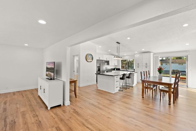 20985 Via Bonita Court, Bend, OR 97702