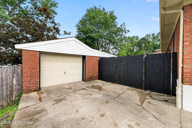 6908 Tangelo Dr, Louisville, KY 40228