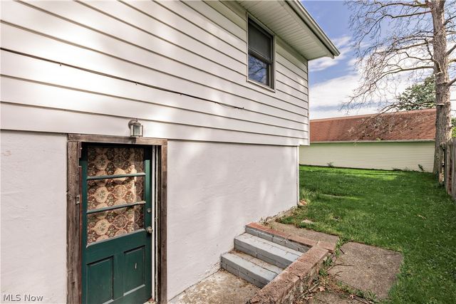 721 E 345th Street, Eastlake, OH 44095